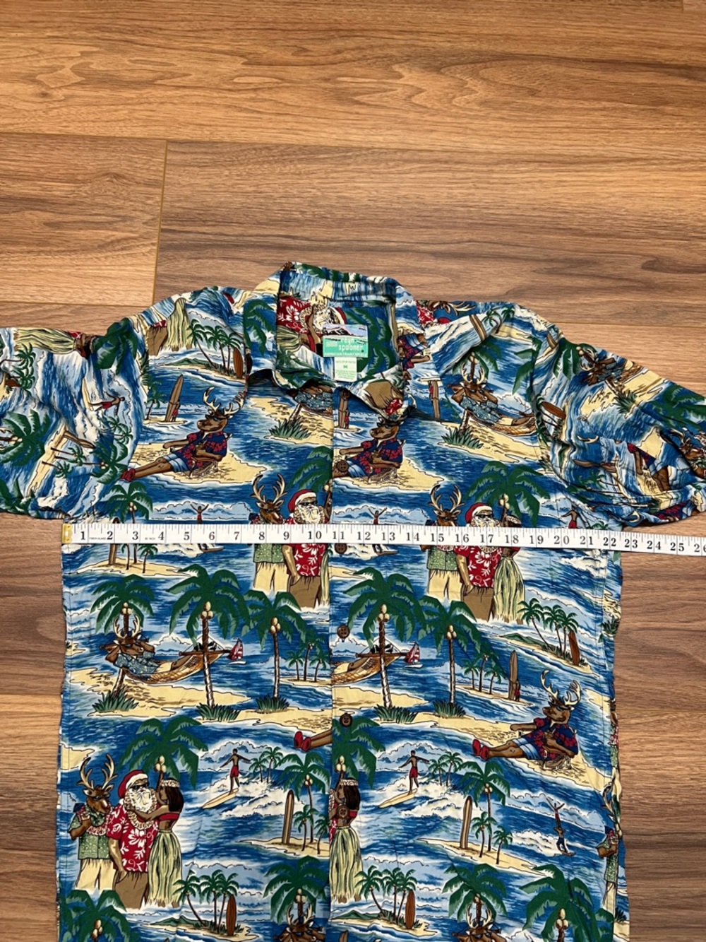 Reyn Spooner Christmas Santa Surfing Hula Girl Hawaiian Button Down Size Medium - Picture 10 of 11